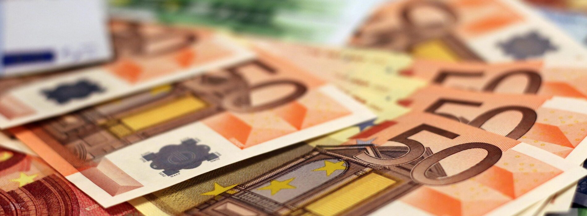 Jak znaleźć aktualne dotacje dla firmy? Praktyczny przewodnik krok po kroku